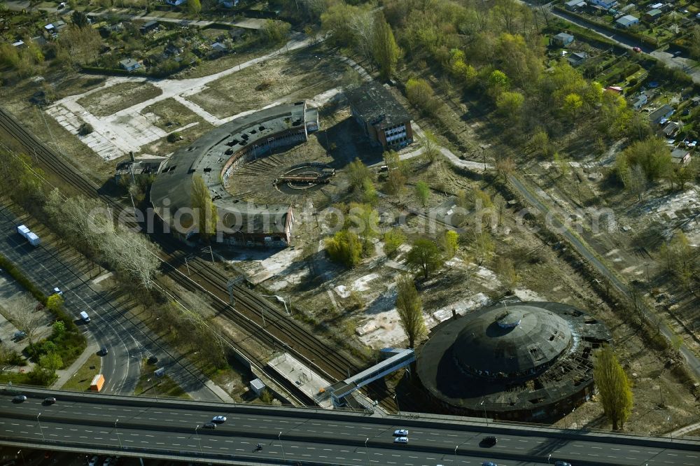 Aerial photograph Berlin - Development area of the decommissioned and unused land and real estate on the former marshalling yard and railway station of Deutsche Bahn Am Feuchten Winkel in the district Pankow in Berlin, Germany