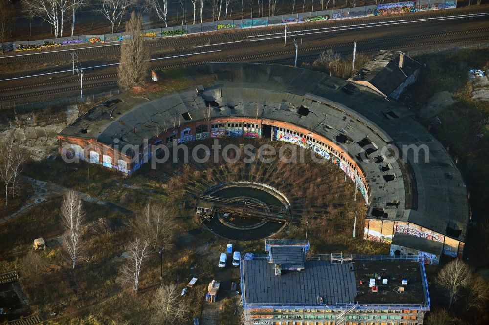 Berlin from above - Development area of the decommissioned and unused land and real estate on the former marshalling yard and railway station of Deutsche Bahn Am Feuchten Winkel overlooking the city in the district Pankow in Berlin, Germany