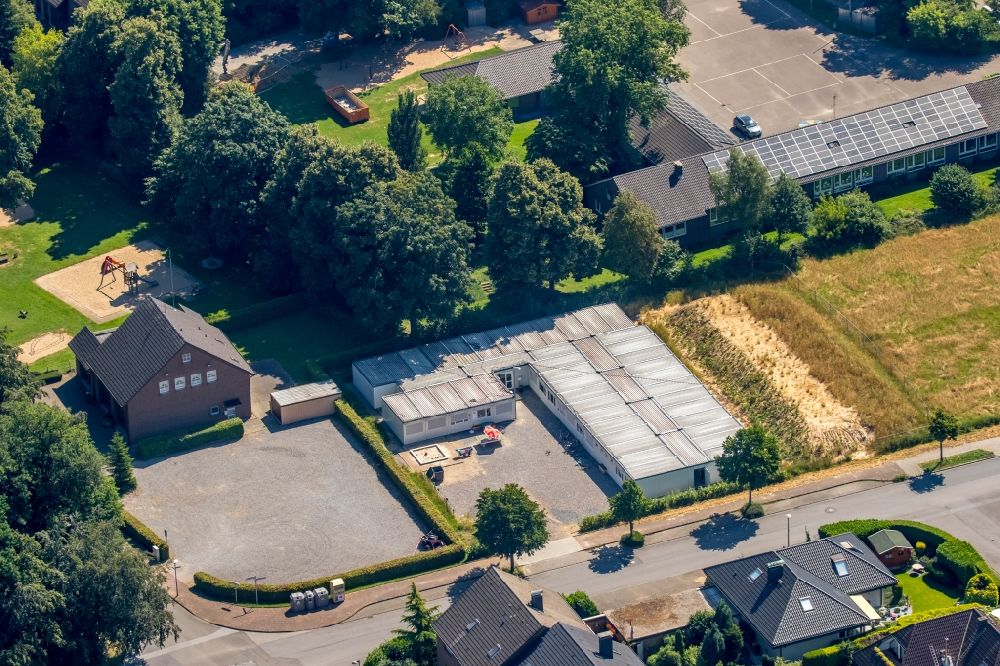 Aerial image Feldhausen - Refugee - buildings and containers on Liboriweg in Feldhausen in the state of North Rhine-Westphalia