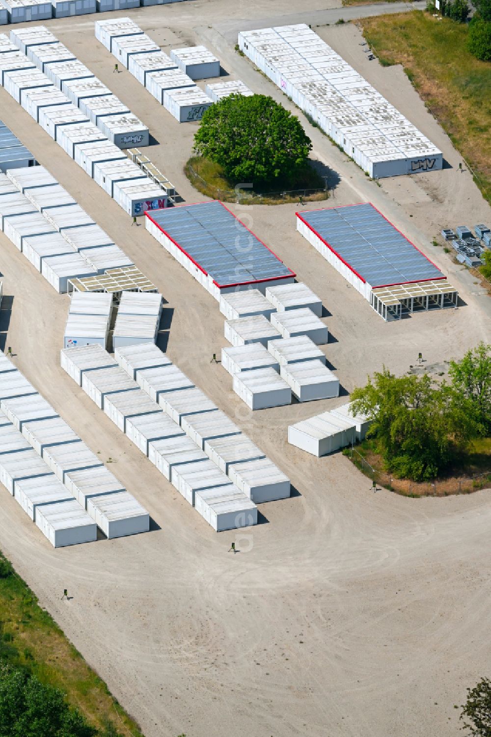 Aerial image Berlin - Container settlement as temporary shelter and reception center for refugees on street Blankenburger Pflasterweg in the district Blankenburg in Berlin, Germany