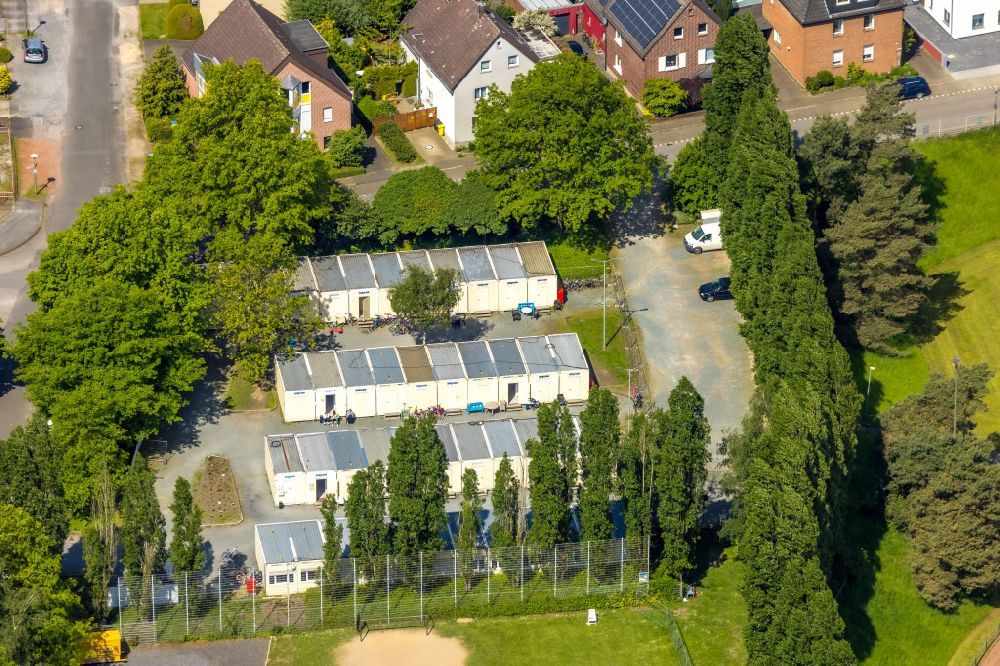 Aerial photograph Bottrop - Container settlement as temporary shelter and reception center for refugees on street Am Tollstock in Bottrop at Ruhrgebiet in the state North Rhine-Westphalia, Germany