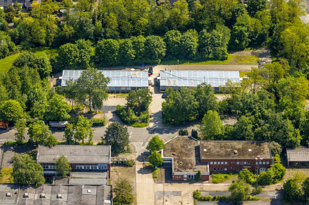 Bottrop from the bird's eye view: Container settlement as temporary shelter and reception center for refugees on street Vossundern - Fernewaldstrasse in Bottrop at Ruhrgebiet in the state North Rhine-Westphalia, Germany