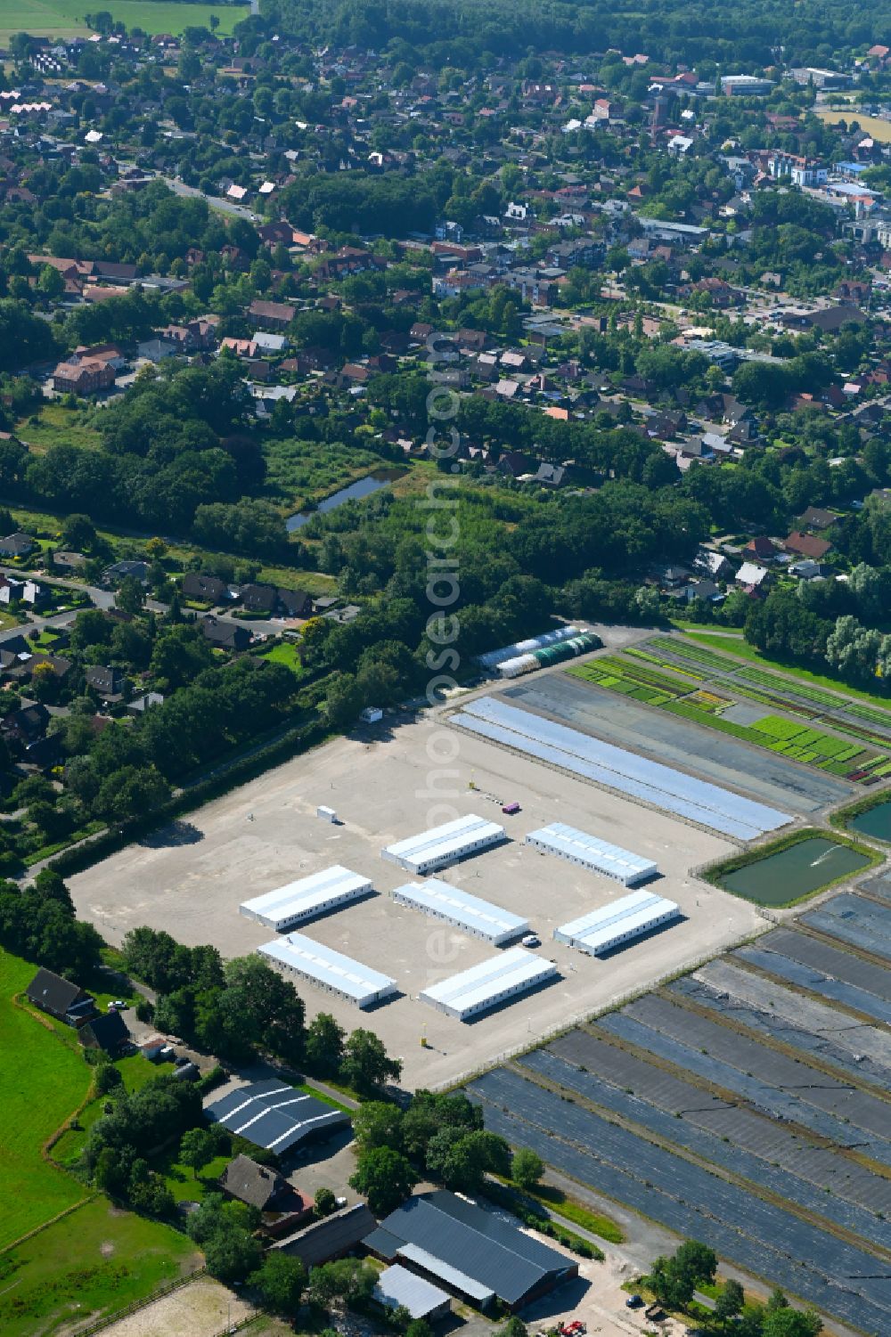 Edewecht from the bird's eye view: Container settlement as temporary shelter and reception center for refugees on street Logenring - Auf der Loge in Edewecht in the state Lower Saxony, Germany