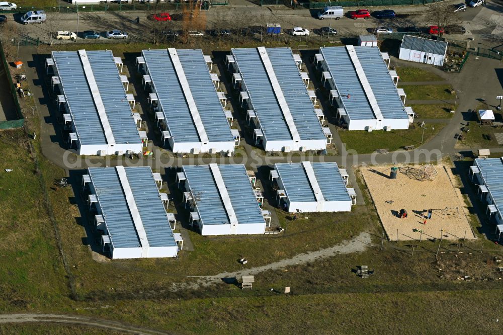 Berlin from the bird's eye view: Container settlement as temporary shelter and reception center for refugees milaa Gemeinschaftsunterkunft on Oberhafen in the district Spandau in Berlin, Germany