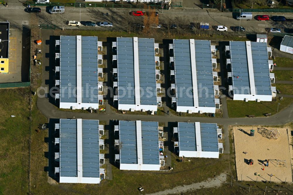 Aerial image Berlin - Container settlement as temporary shelter and reception center for refugees milaa Gemeinschaftsunterkunft on Oberhafen in the district Spandau in Berlin, Germany