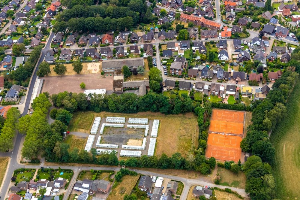 Aerial image Hamminkeln - Container settlement as temporary shelter and reception center for refugees in the district Dingden in Hamminkeln in the state North Rhine-Westphalia, Germany