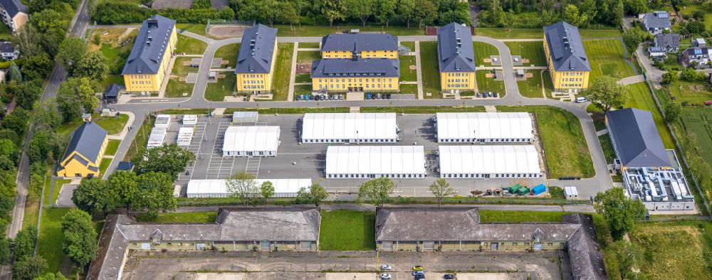 Aerial photograph Soest - Container settlement as temporary shelter and reception center for refugees on street Hiddingser Weg in the district Hiddingsen in Soest in the state North Rhine-Westphalia, Germany
