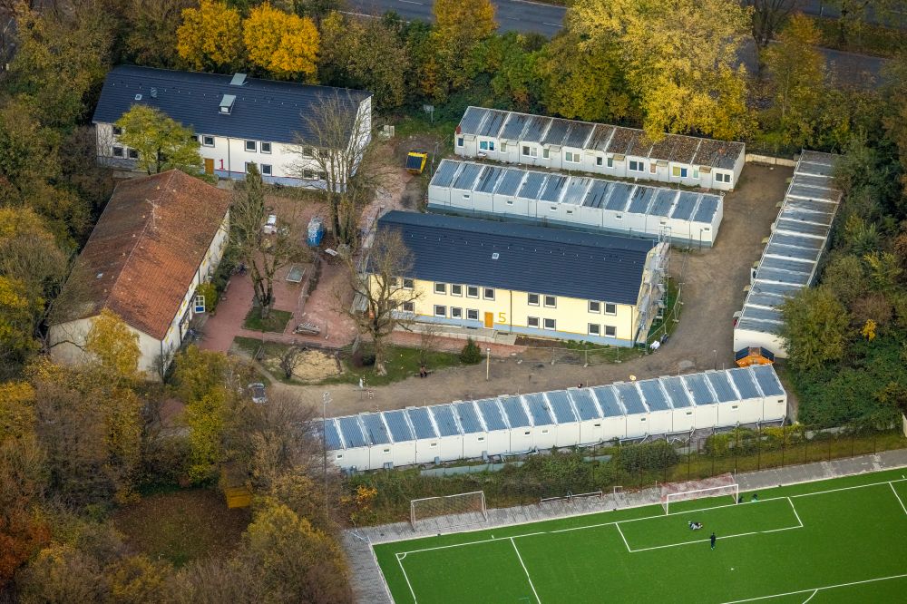 Bochum from the bird's eye view: Container settlement as temporary shelter and reception center for refugees on Wohlfahrtstrasse in the district Wiemelhausen in Bochum at Ruhrgebiet in the state North Rhine-Westphalia, Germany