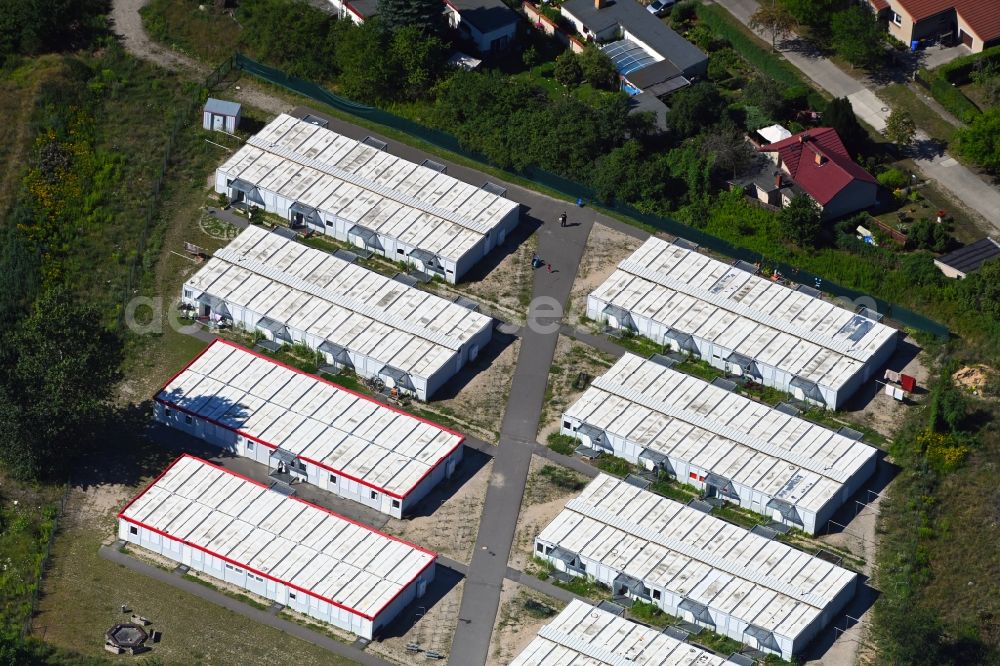 Aerial photograph Berlin - Container settlement as temporary shelter and reception center for refugees between Molchstrasse and Quittenweg in the district Altglienicke in Berlin, Germany