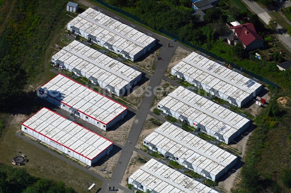 Berlin from above - Container settlement as temporary shelter and reception center for refugees between Molchstrasse and Quittenweg in the district Altglienicke in Berlin, Germany