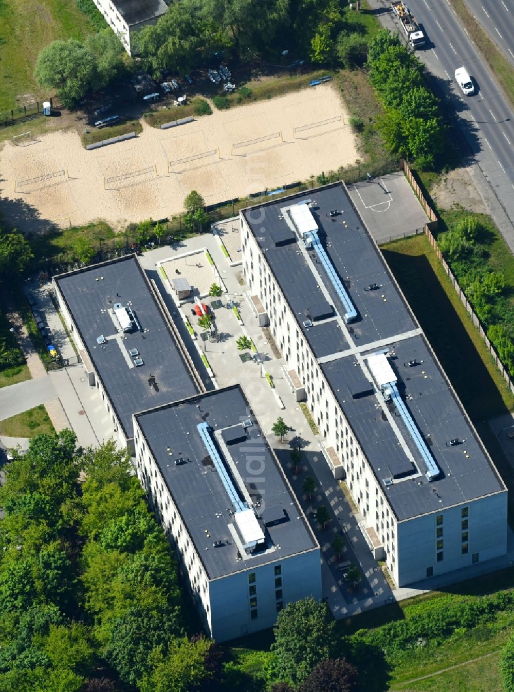 Aerial image Berlin - Refugee - buildings on Bitterfelder Strasse destrict Marzahn in Berlin