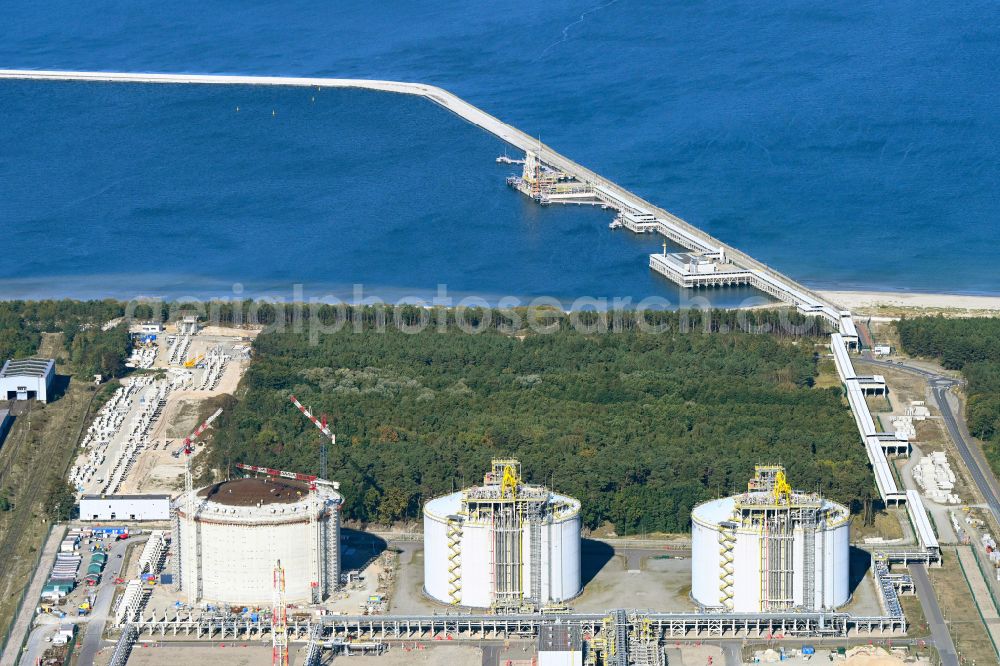 Swinemünde from the bird's eye view: LNG Natural Gas and LPG High Storage Vessels tank on street Ku Morzu in Swinemuende in Woiwodschaft Westpommern, Poland. The LNG terminal President Lech Kaczynski Swinoujscie is an import terminal for liquefied natural gas at the Polish Baltic Sea port