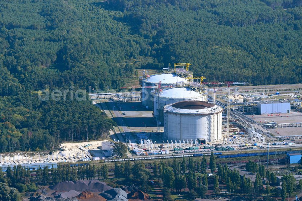 Swinemünde from above - LNG Natural Gas and LPG High Storage Vessels tank on street Ku Morzu in Swinemuende in Woiwodschaft Westpommern, Poland. The LNG terminal President Lech Kaczynski Swinoujscie is an import terminal for liquefied natural gas at the Polish Baltic Sea port