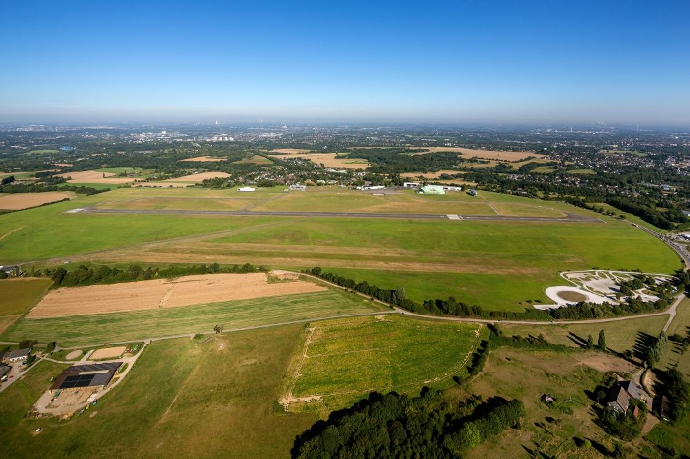 Aerial photograph Essen - View of the airport Essen / Mülheim in the state of North Rhine-Westphalia