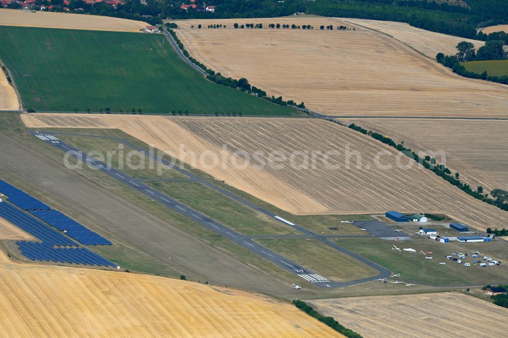 Aerial photograph Alkersleben - Runway with tarmac terrain of airfield in Alkersleben in the state Thuringia, Germany