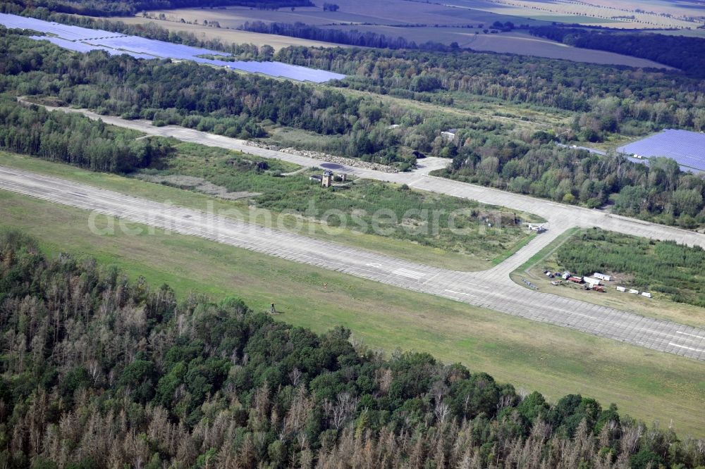 Aerial photograph Allstedt - Runway with tarmac terrain of airfield in Allstedt in the state Saxony-Anhalt, Germany