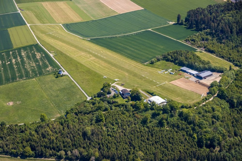 Finnentrop from above - Runway with tarmac terrain of airfield Flugplatz Attendorn-Finnentrop in Finnentrop in the state North Rhine-Westphalia, Germany