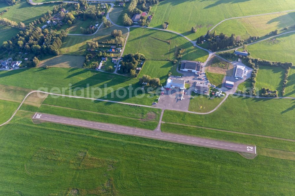 Aerial photograph Bad Saulgau - Runway with tarmac terrain of airfield von Skydive Saulgau in Bad Saulgau in the state Baden-Wuerttemberg, Germany