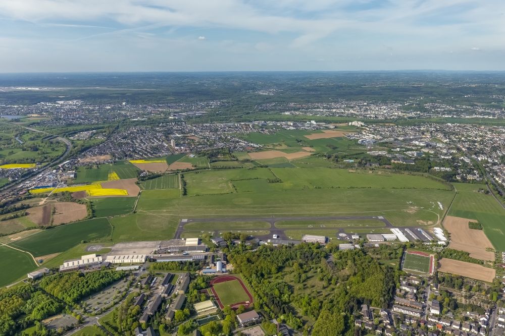 Bonn from the bird's eye view: View of the airfield Bonn / Hangelar in the state North Rhine-Westphalia