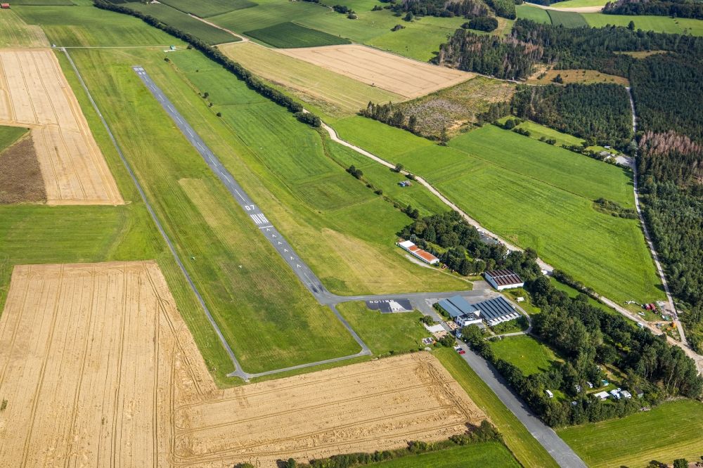 Aerial photograph Brilon - Runway with tarmac terrain of airfield Sonderlandeplatz Brilon/Hochsauerland in Brilon in the state North Rhine-Westphalia, Germany