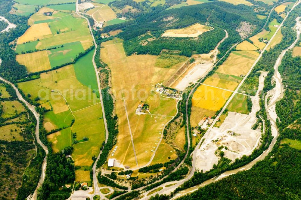 Aerial image La Bâtie-Montsaléon - Runway with tarmac terrain airfield of the Eagles Alpine Soaring Academy in La Batie-Montsaleon in Provence-Alpes-Cote d'Azur, France