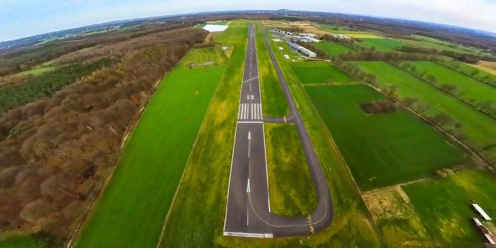 Aerial image Hünxe - runway with tarmac terrain of airfield Flugplatz Schwarze Heide in Huenxe in the state North Rhine-Westphalia, Germany