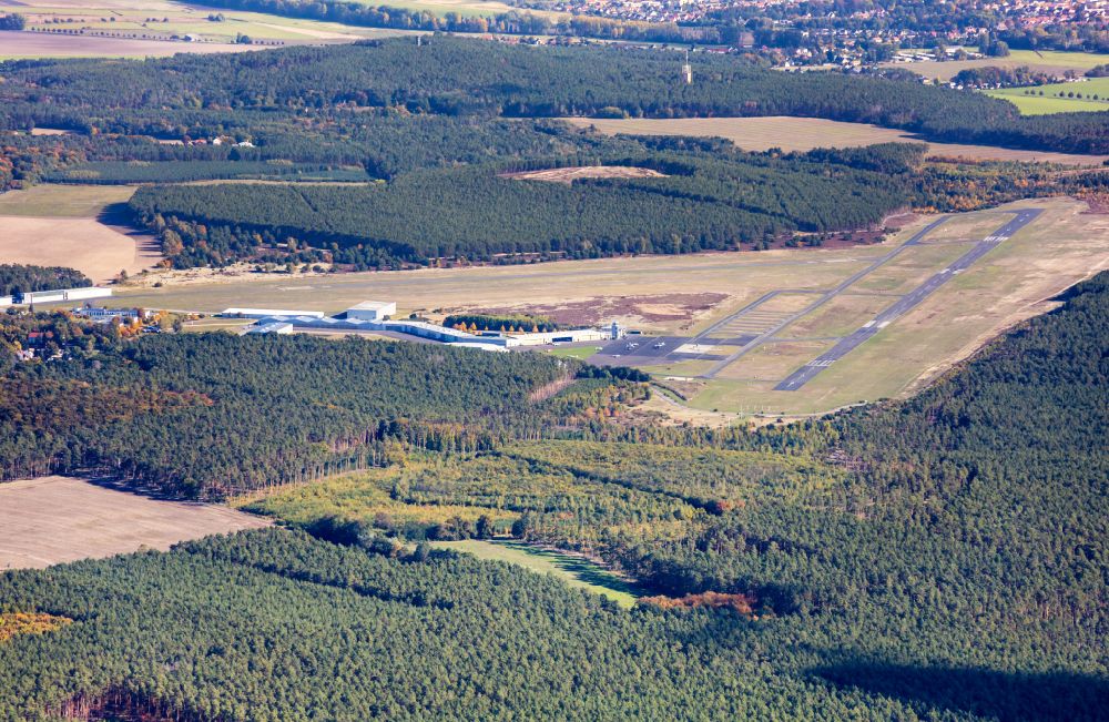 Aerial image Schönhagen - Runway with tarmac terrain of airfield Flugplatzgesellschaft Schoenhagen mbH in Schoenhagen in the state Brandenburg