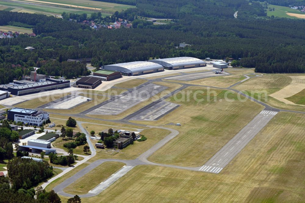 Aerial photograph Roth - Airfield hangars of Otto-Linienthal-Kaserne in Roth in the state Bavaria, Germany