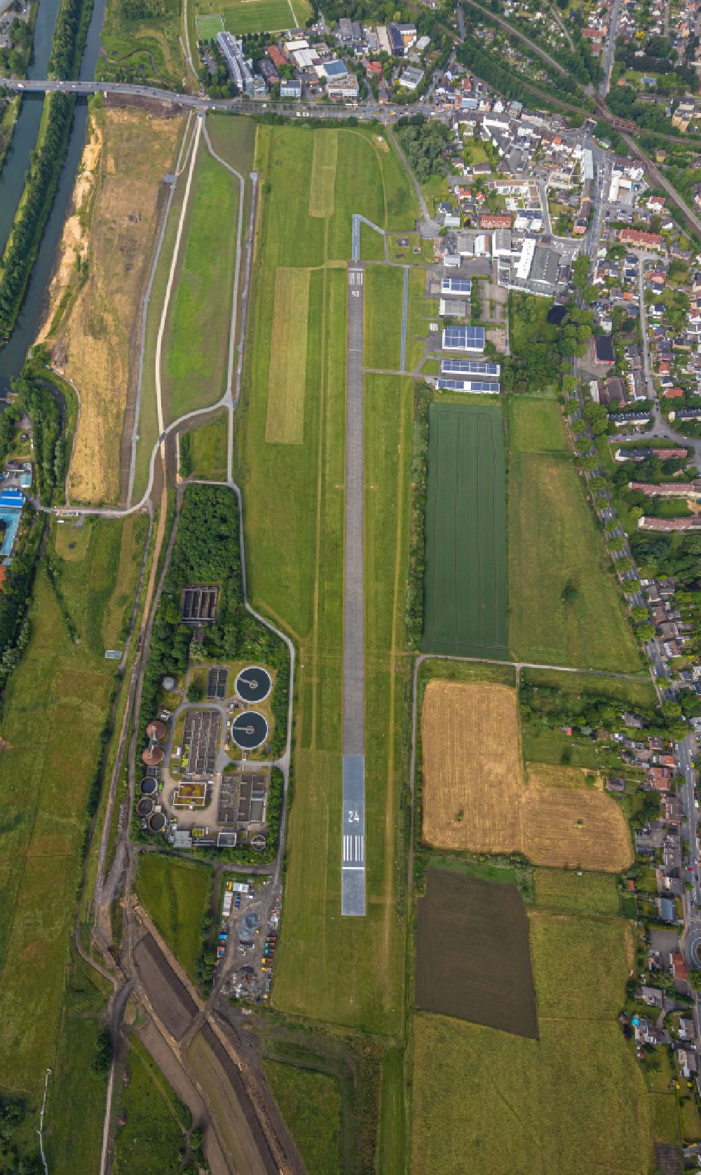 Aerial image Hamm (Westfalen) - Runway and taxiway area of the Hamm-Lippewiesen EDLH airfield and floodplain landscape of the Erlebnisraum Lippe on the Lippe River in the Heessen district of Hamm in the German state of North Rhine-Westphalia