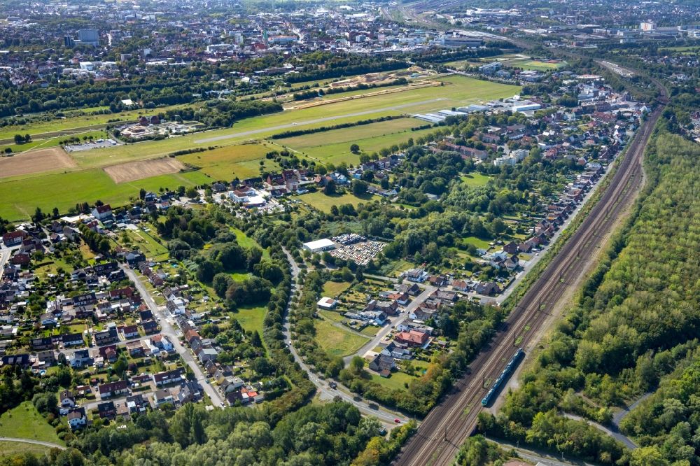 Hamm (Westfalen) from the bird's eye view: Runway with tarmac terrain of airfield in the district Heessen in Hamm in the state North Rhine-Westphalia, Germany