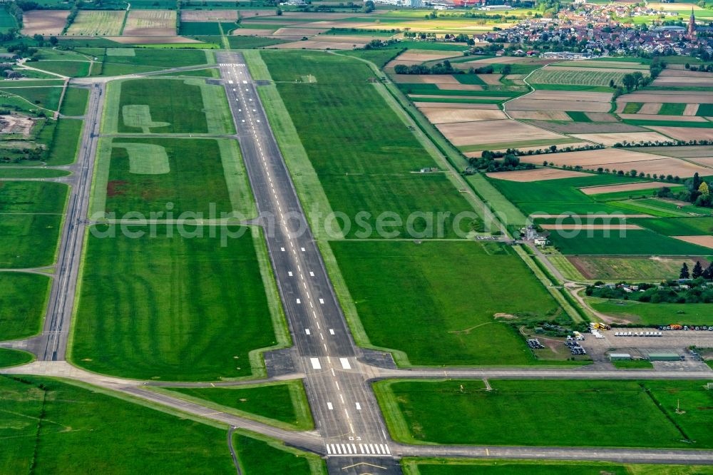 Lahr/Schwarzwald from above - Runway with tarmac terrain of airfield in Lahr/Schwarzwald in the state Baden-Wurttemberg, Germany
