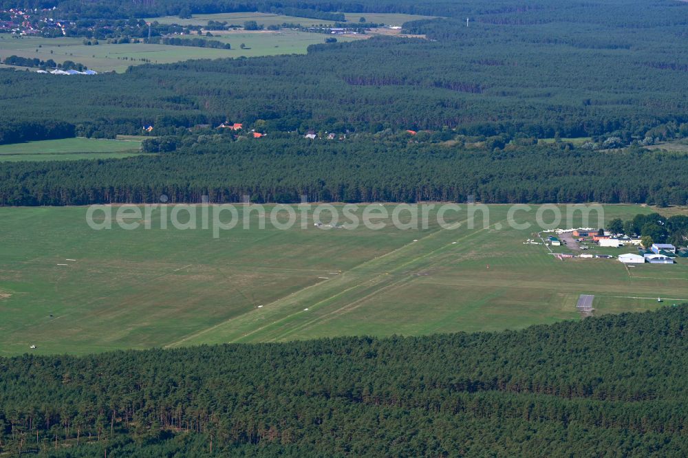 Aerial image Neustadt-Glewe - Runway with tarmac terrain of airfield in Neustadt-Glewe in the state Mecklenburg - Western Pomerania, Germany
