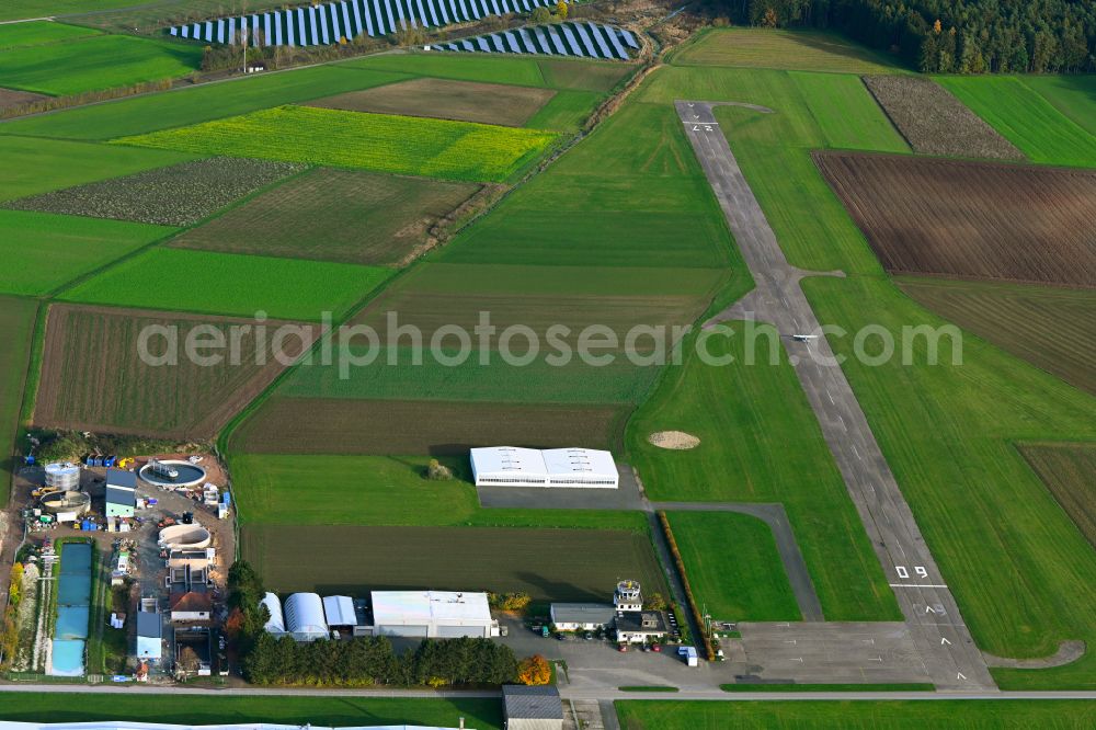 Aerial image Speichersdorf - Runway with tarmac terrain of airfield of Fliegerschule-Flugbetrieb Stroessenreuther GmbH on street Manfred-Stroessenreuther-Strasse in the district Ploessen in Speichersdorf in the state Bavaria, Germany