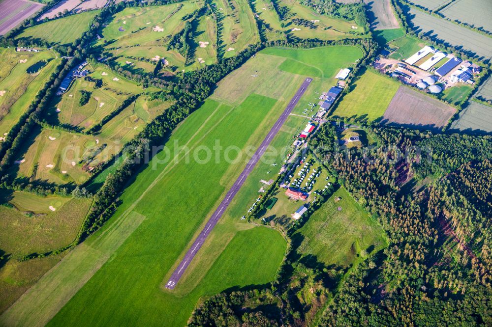 Sankt Michaelisdonn from the bird's eye view: Runway with tarmac terrain of airfield in Sankt Michaelisdonn in the state Schleswig-Holstein, Germany