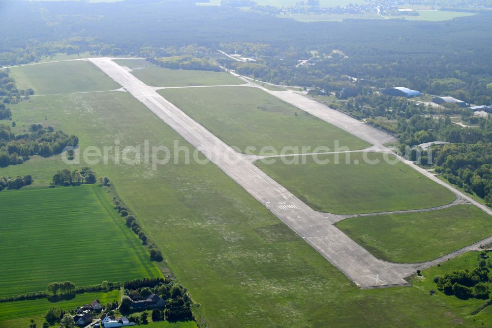 Aerial photograph Schacksdorf - Runway with tarmac terrain of airfield in Schacksdorf in the state Brandenburg, Germany