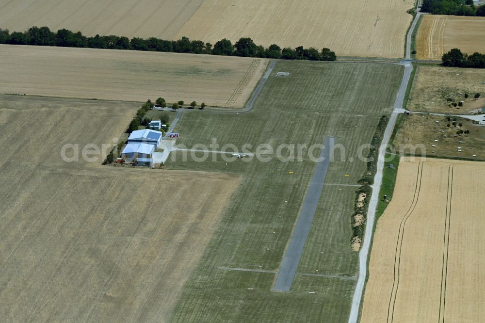 Aerial photograph Umpferstedt - Runway with tarmac terrain of airfield IKARUS Flugbetrieb Flugplatz Weimar in Umpferstedt in the state Thuringia, Germany