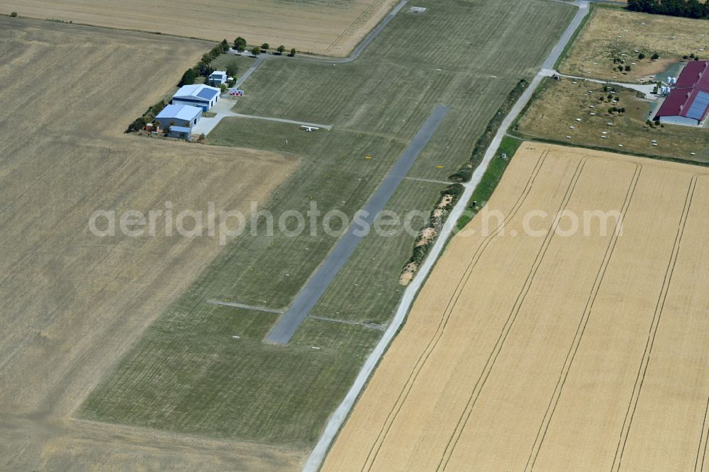 Umpferstedt from above - Runway with tarmac terrain of airfield IKARUS Flugbetrieb Flugplatz Weimar in Umpferstedt in the state Thuringia, Germany