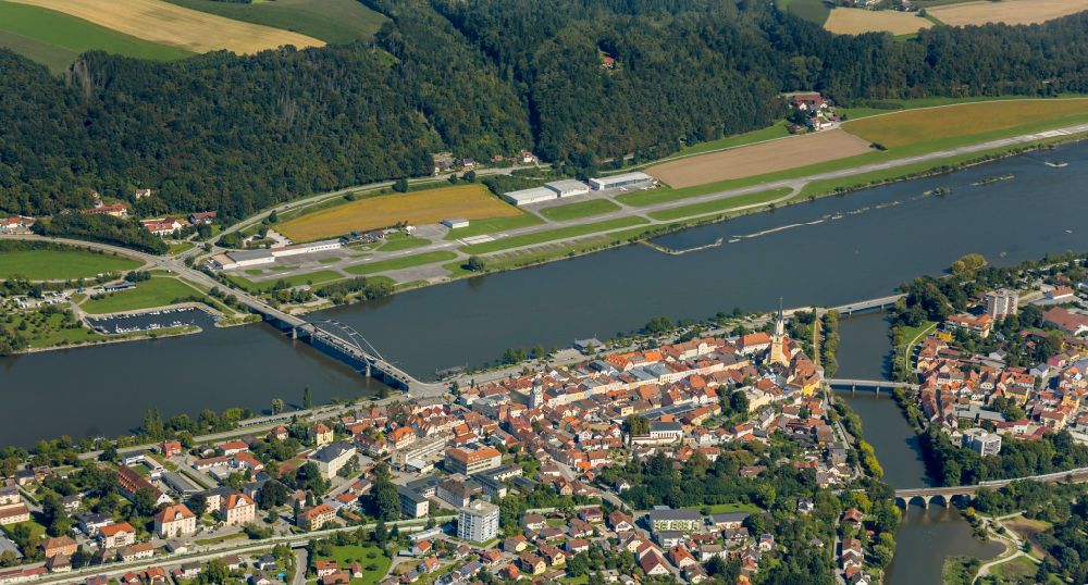 Aerial photograph Vilshofen an der Donau - Runway with tarmac terrain of airfield in Vilshofen an der Donau in the state Bavaria, Germany