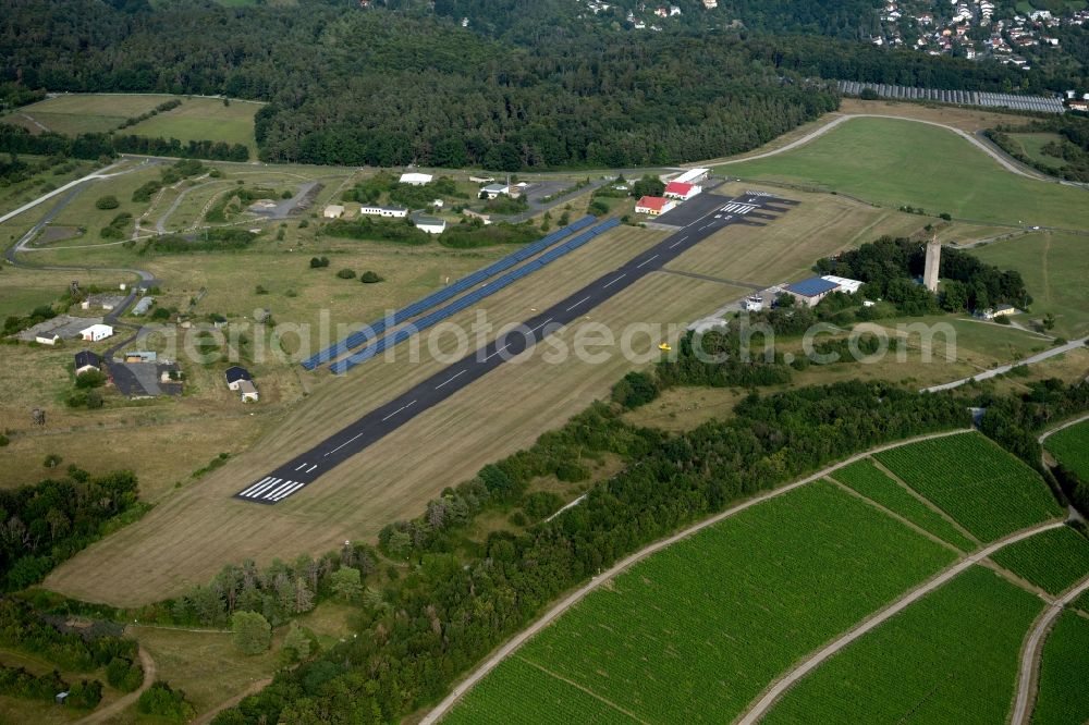 Aerial photograph Würzburg - Airfield Wuerzburg-Schenkenturm at the runway between vineyards, photovoltaic system and Balthasar-Neumann-Kaserne in Wuerzburg in the state Bavaria, Germany