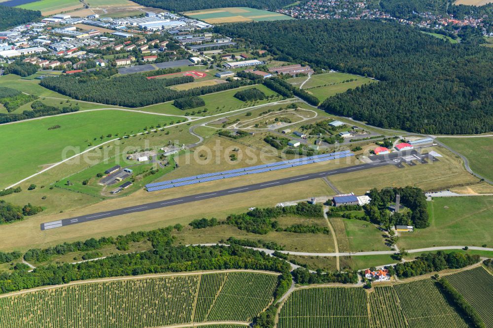 Würzburg from the bird's eye view: Airfield Wuerzburg-Schenkenturm on the runway on the street Am Schenkenturm in the district Veitshoechheim in Wuerzburg in the state Bavaria, Germany