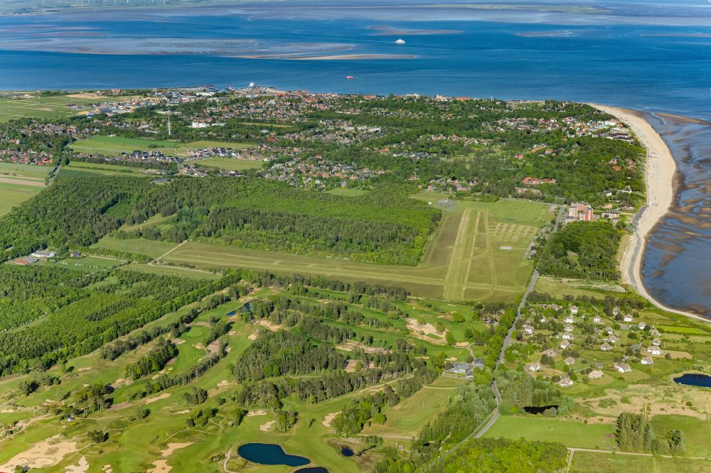 Aerial image Wyk auf Föhr - Airfield Wyk in Wyk on the island of Foehr in the state Schleswig-Holstein, Germany. Airfield with the ICAO identifier EDXY on the North Sea beach