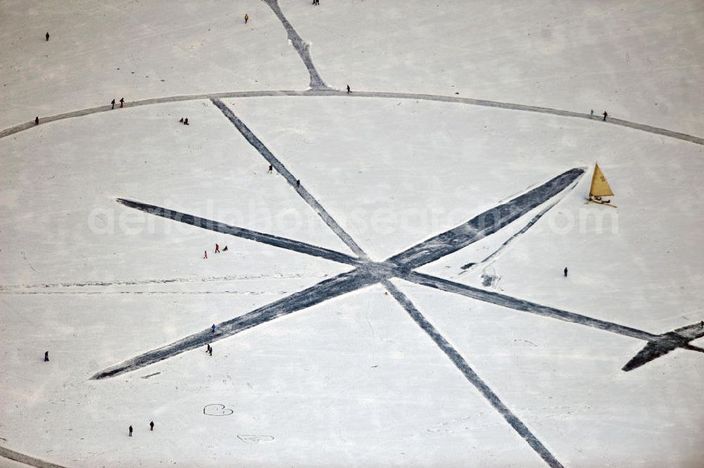 Aerial photograph Berlin - Wintry area of the Flight Route protest action on the snowy, icy Berlin Müggelsee