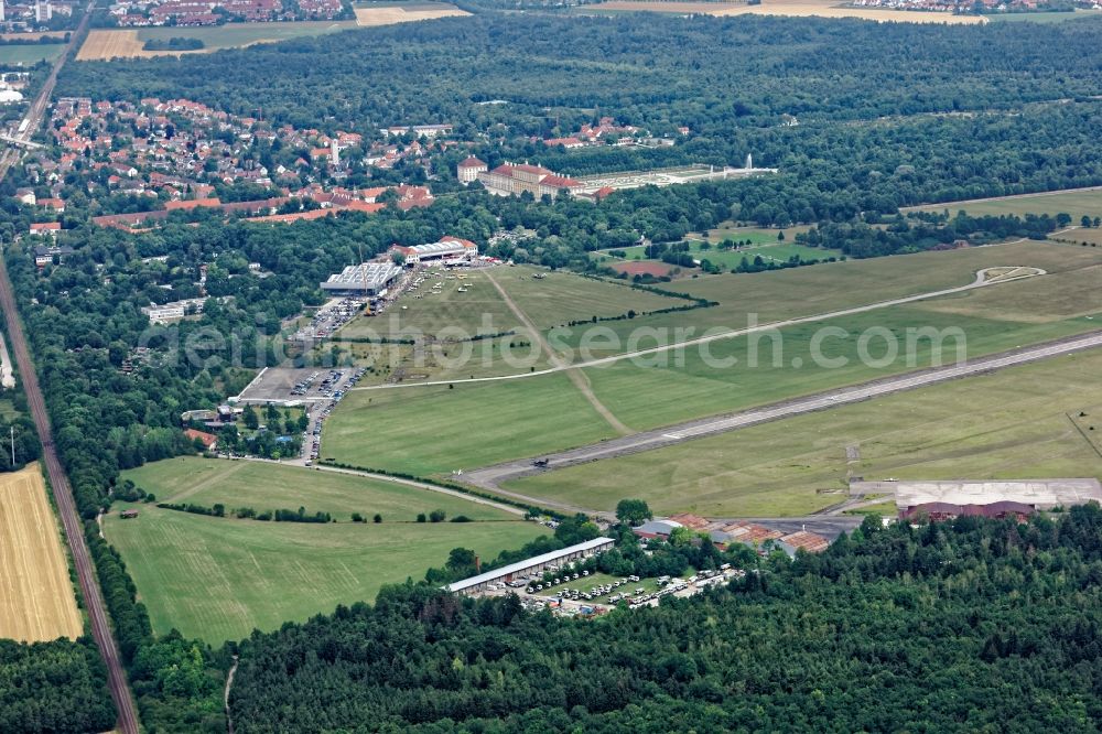 Aerial photograph Oberschleißheim - Halls and grounds of Flugwerft and airfield Schleissheim Oberschleissheim near Munich in Bavaria. For Fly-In occasion of the 25th anniversary of the Flugwerft historic aircraft are on display on the open spaces. The special airfield with the identifier EDNX is the oldest active airfield in Germany. The Flugwerft is a branch of the Deutsches Museum