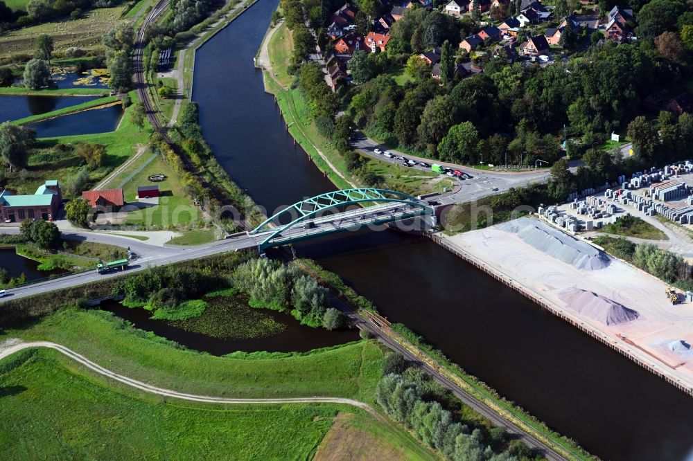 Aerial image Lauenburg/Elbe - River - bridge construction over the Elbe-Luebeck-Kanal in Lauenburg/Elbe in the state Schleswig-Holstein, Germany