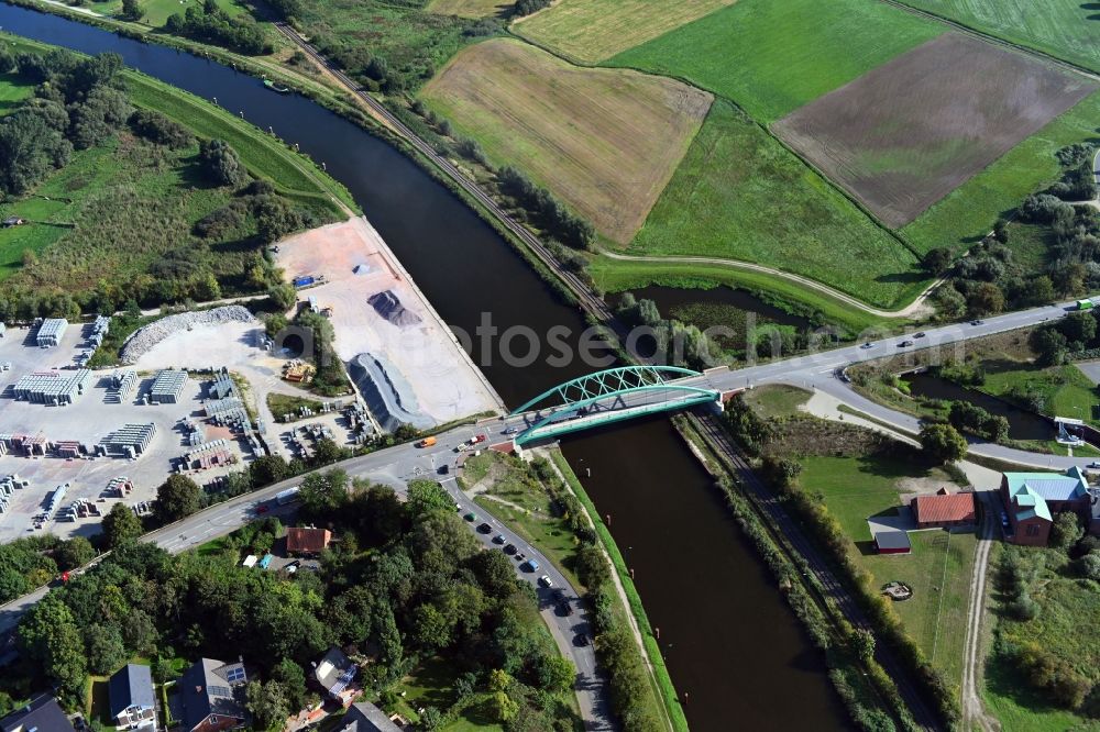 Aerial photograph Lauenburg/Elbe - River - bridge construction over the Elbe-Luebeck-Kanal in Lauenburg/Elbe in the state Schleswig-Holstein, Germany