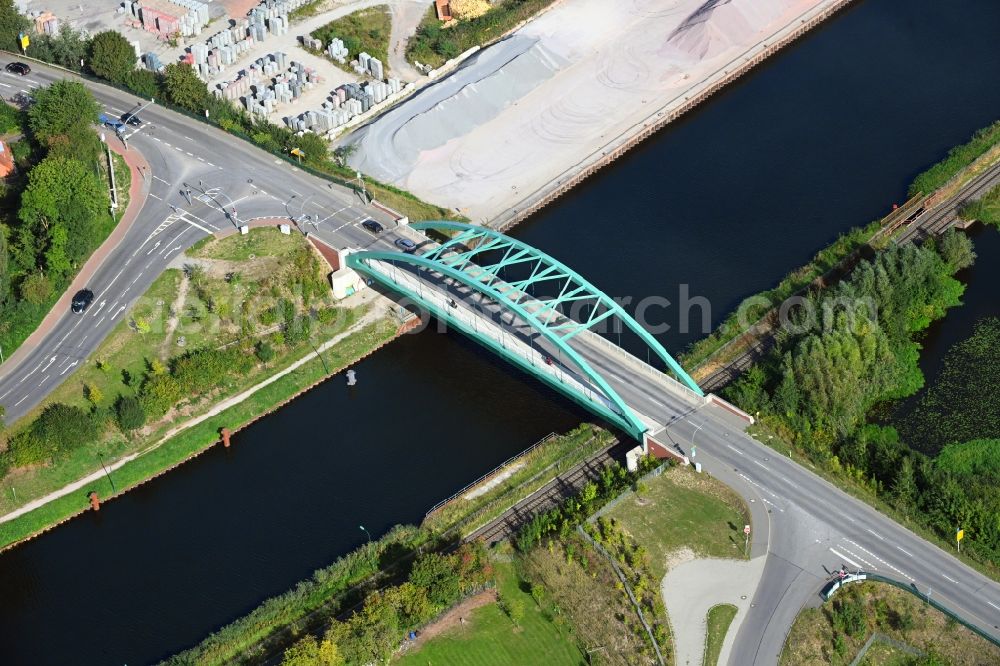Aerial photograph Lauenburg/Elbe - River - bridge construction over the Elbe-Luebeck-Kanal in Lauenburg/Elbe in the state Schleswig-Holstein, Germany