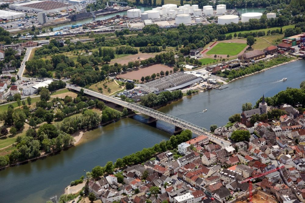 Aerial image Wiesbaden - River - bridge construction over the Main river from Wiesbaden Mainz Kostheim to Ginsheim Gustavsburg in the state Hesse, Germany