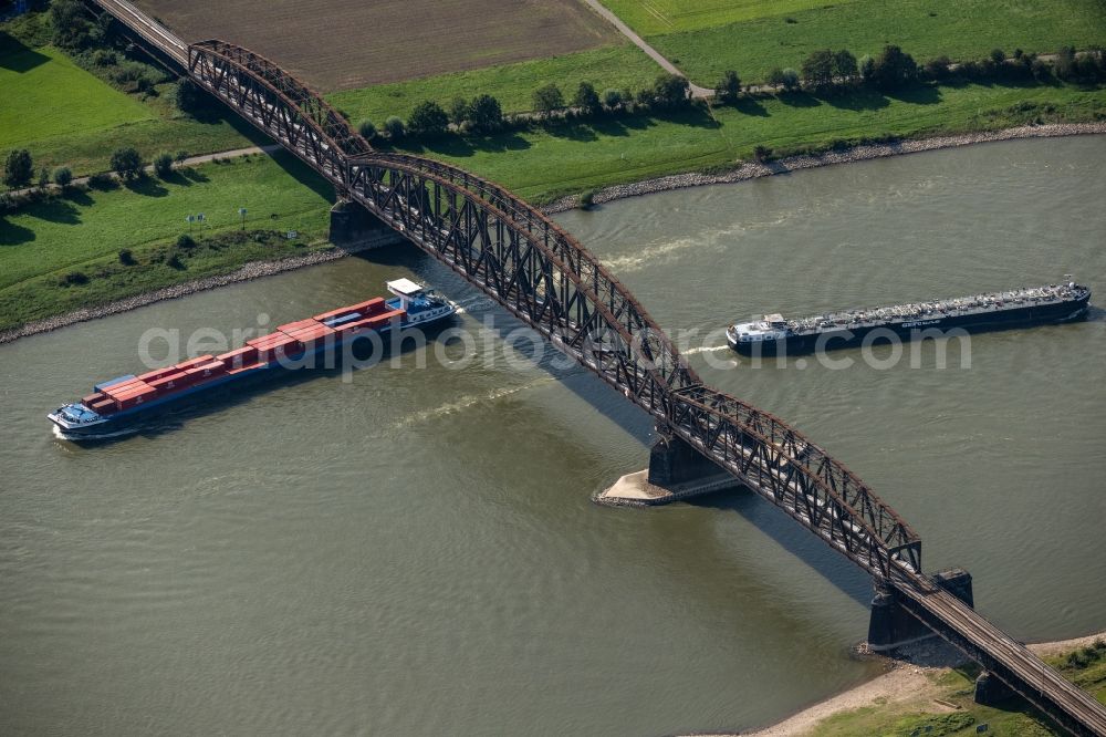 Aerial image Duisburg - River - bridge construction - railway bridge Haus-Knipp-Eisenbahnbruecke over the Rhine in the district Baerl in Duisburg at Ruhrgebiet in North Rhine-Westphalia