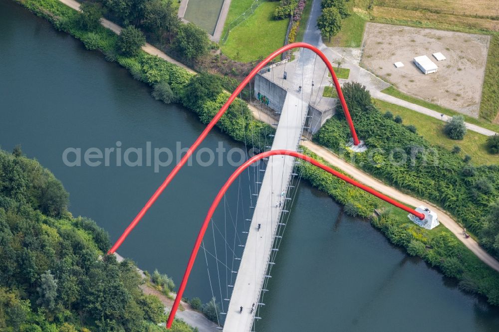 Gelsenkirchen from the bird's eye view: River - bridge construction ueber den Rhein-Herne-Kanal in the district Horst in Gelsenkirchen at Ruhrgebiet in the state North Rhine-Westphalia, Germany