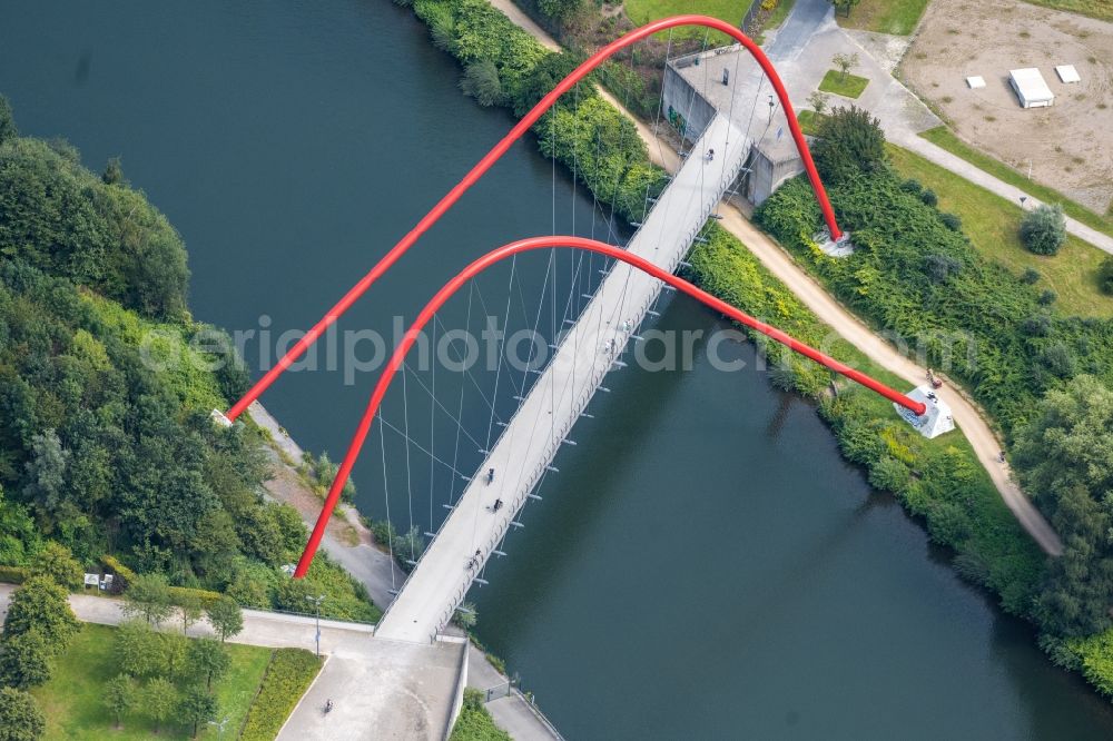 Aerial image Gelsenkirchen - River - bridge construction ueber den Rhein-Herne-Kanal in the district Horst in Gelsenkirchen at Ruhrgebiet in the state North Rhine-Westphalia, Germany